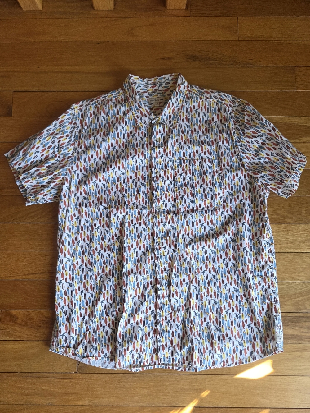 Toad&Co White Short-Sleeve Button-Down Shirt  Surf And Shark‎ Print XL